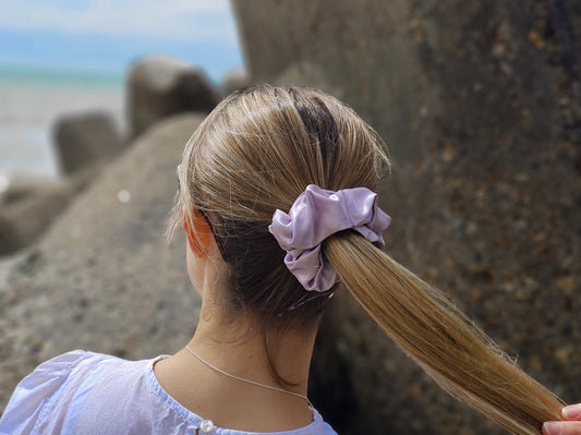 Large Lilac Silk Scrunchie Beachy Ponytail Style - Oversized Scrunchie Hairstyle Inspo