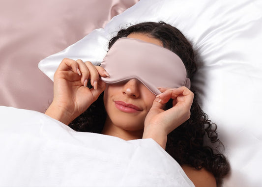 How To Choose The Perfect Silk Pillowcase Blog Banner - Lady Sleeping on Silk Pillowcase