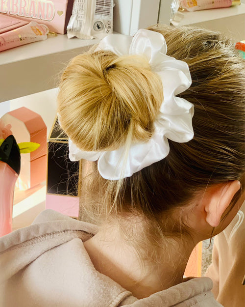 Bun Hairstyle With White Silk Scrunchie - Scrunchie Hairstyle Ideas